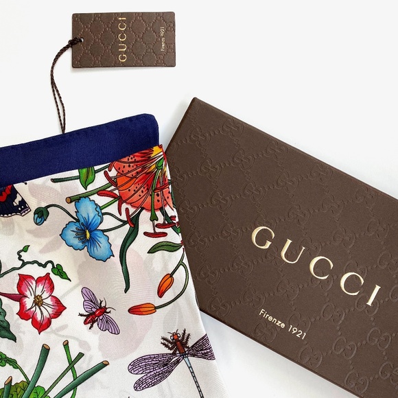 New Gucci Scarf Iconic Floral Print Multicolor Blue Silk Wrap Gucci Gift Box